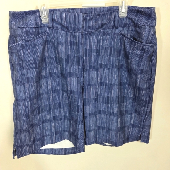 ⭐️Adidas Blue Golf Shorts Womand Size 10 - Picture 1 of 4